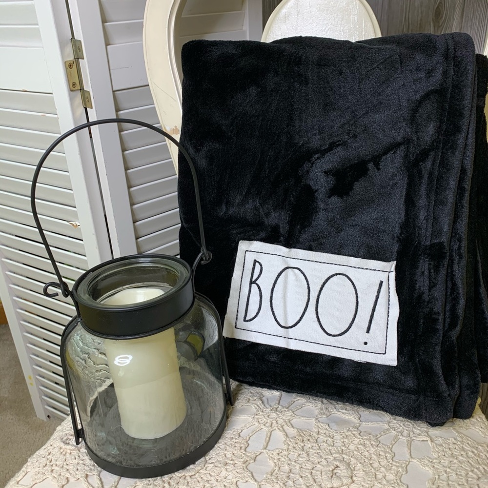 NWT👻Rae Dunn Black Plush BOO Throw Blanket - Picture 6 of 7